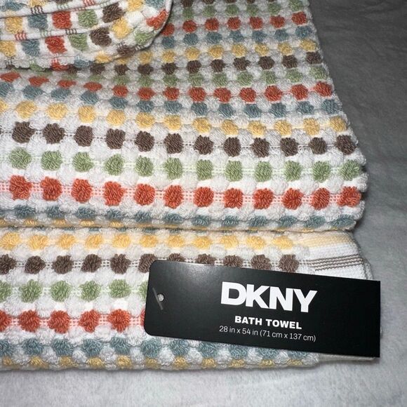 DKNY Bath Towel Set Multicolor Cream White Pattern 4 Pieces Total NWT - Picture 2 of 5